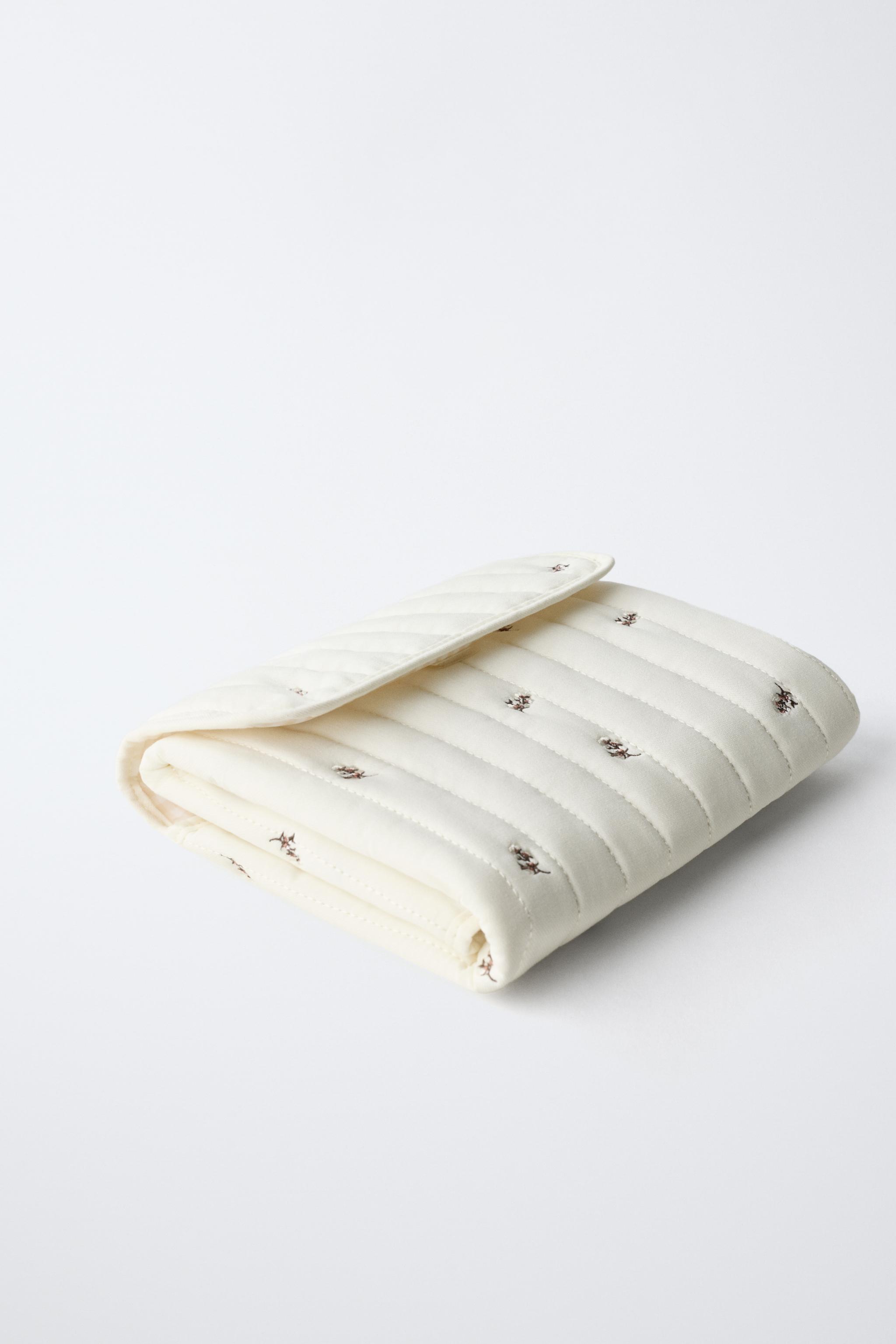 MATELAS À LANGER FLEURI